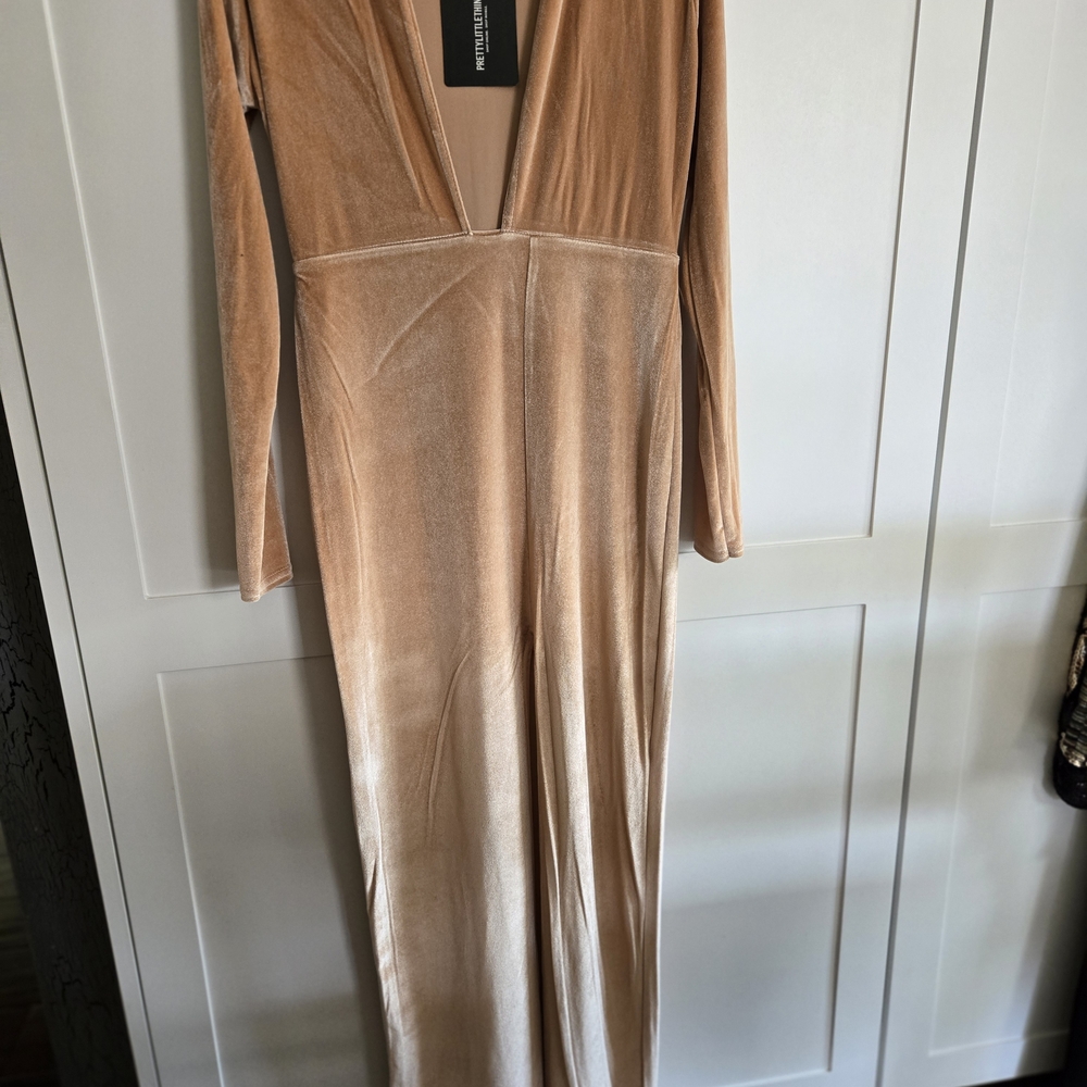 PrettyLittleThing Peach Velvet Dress Size 6 NWT - Picture 6 of 7
